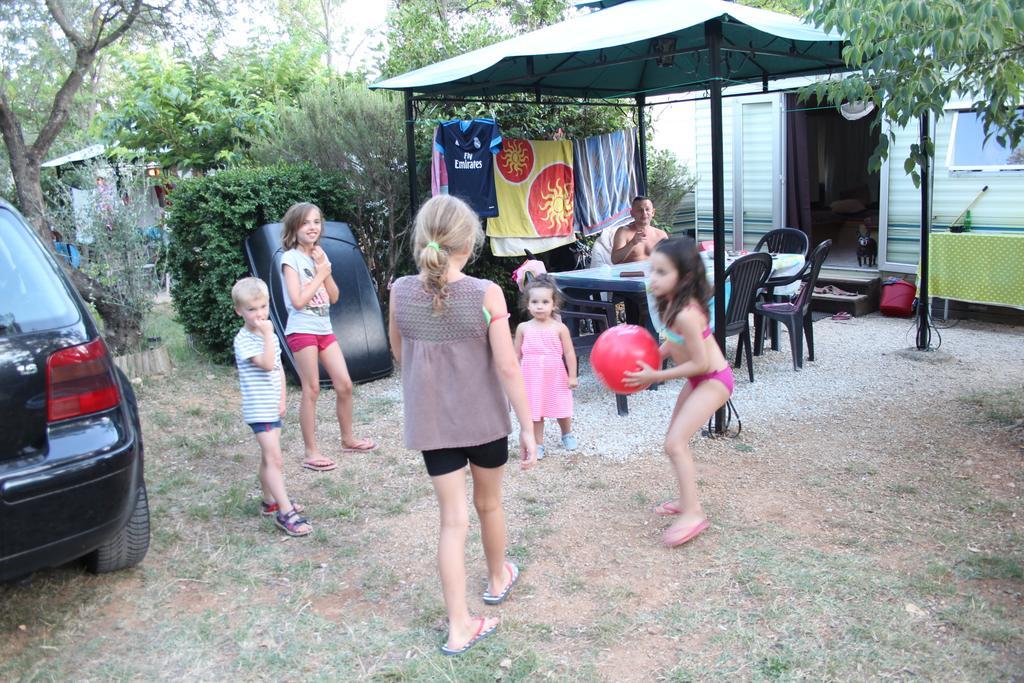 Hotel Camping Saint Lazare Aups Zewnętrze zdjęcie