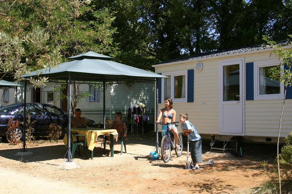 Hotel Camping Saint Lazare Aups Zewnętrze zdjęcie